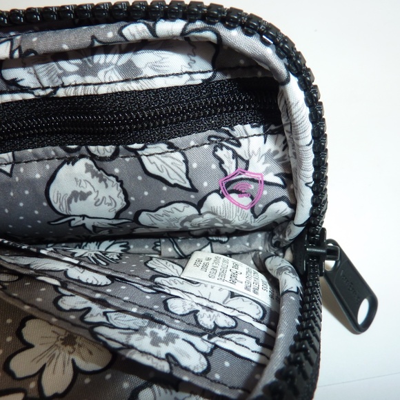 NEW Vera Bradley Zip-Around Wristlet Black Coin Credit card  RFID 4.5 x 3.5'' - Picture 5 of 7